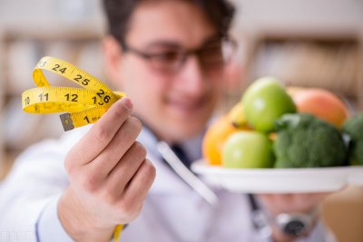 ​发烧不能吃什么东西和食物（孩子发烧哪些食物不能吃？如何在生病期间合理安排