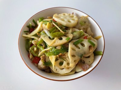 ​家常炒藕片做法大全分享，洁白脆嫩，爽口诱人
