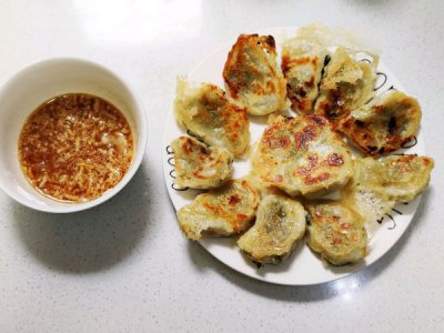 ​煎饺家常做法（懒人福利，超简单的快手菜快手煎饺）