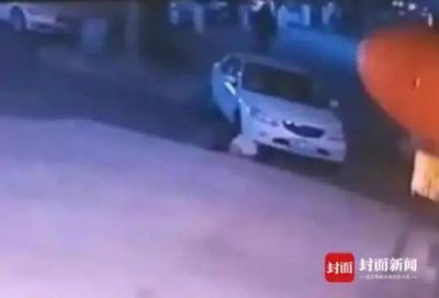 ​离奇！男子倒车时碾死自己…家属将其好友告上法庭