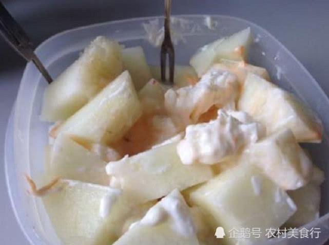它原产于兰州，吃起来甜如蜜，夏天上市生意火爆，去兰州一定要吃