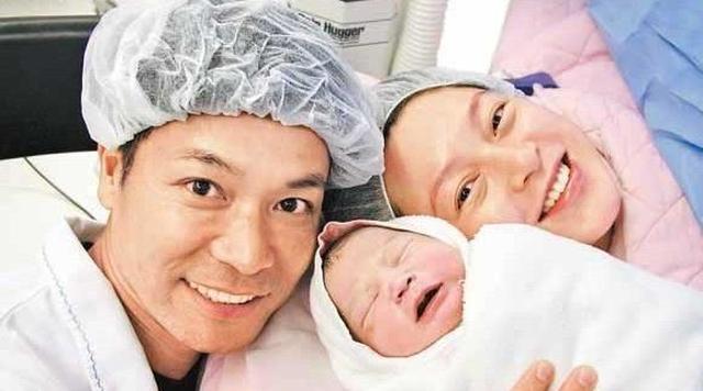 他因扮演傻子两次获视帝，娶《西游记》中的红孩儿为妻