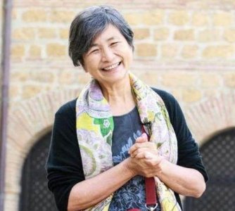 ​你都不知道郑佩佩年轻时有多美！ 颜值和气质甩现在网红几条街！
