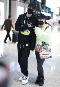 ​小李琳嫁对人了，小6岁老公经超帅气又专情，难怪39岁越发年轻