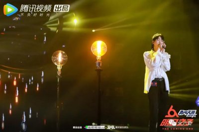 ​宝藏男孩邓典“开口跪”俘获吴宣仪，愿他是《明日之子2》的黑马