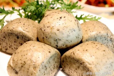 ​他家的贡馍、贡面生产供不应求，小六子急忙跟客户道歉！