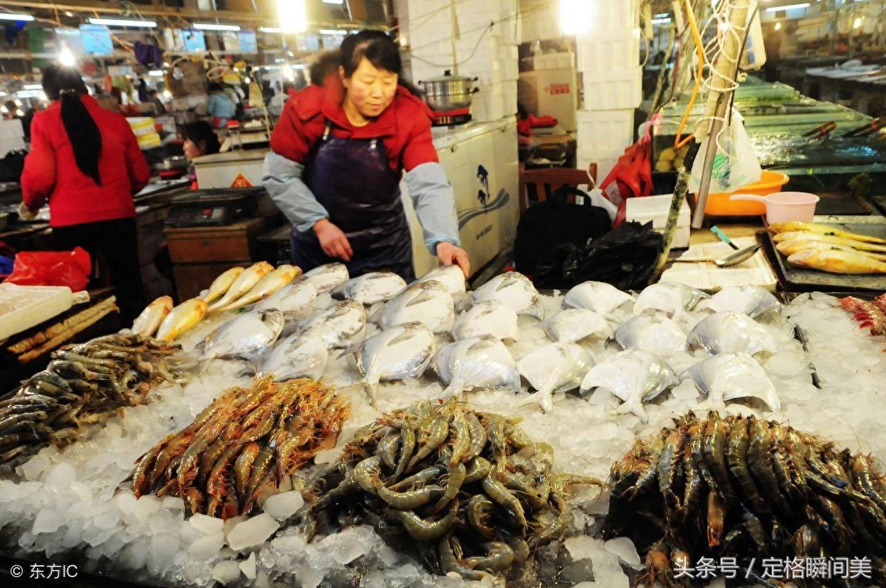 走进青岛最大的海鲜零售市场 琳琅满目的海鲜 让吃货们看了就嘴馋