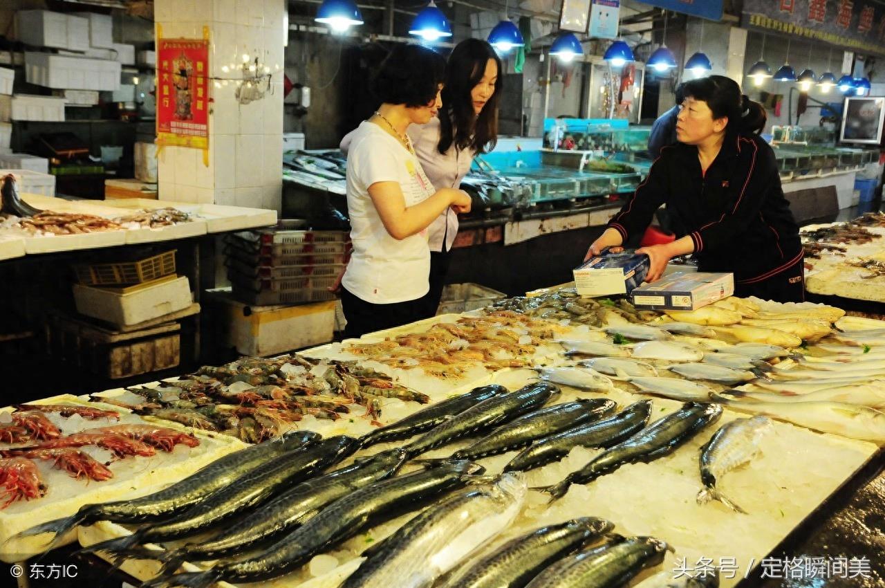 走进青岛最大的海鲜零售市场 琳琅满目的海鲜 让吃货们看了就嘴馋