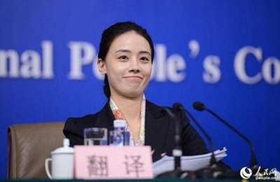 ​两会女神翻译走红 揭秘学霸高翻养成记