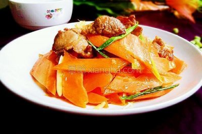 ​胡萝卜炒腊肉