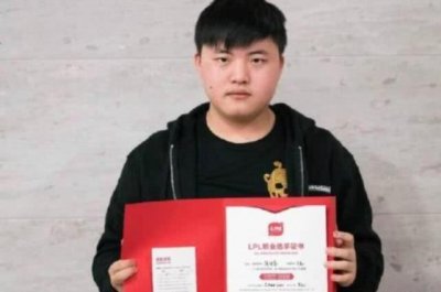 ​LPL各位选手的编号，uzi只排006，001堪称电竞活化石