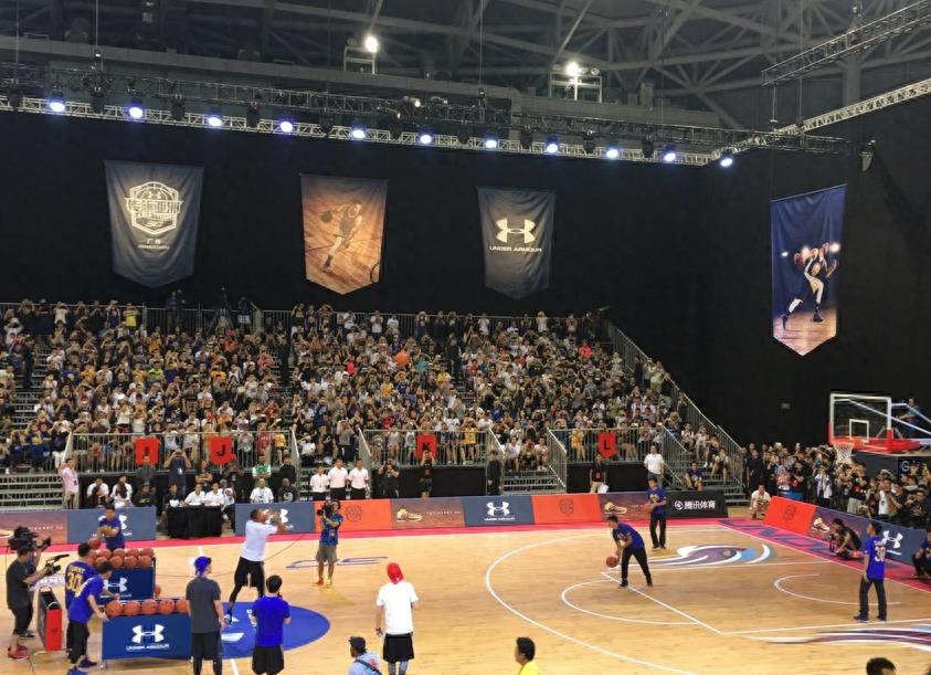 库里中国行广州站现场：双手运球＋超远三分惹全场球迷高呼MVP