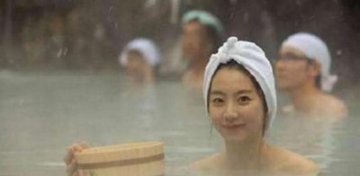 ​日本浴场男女共浴？中国大叔前去体验一番，直言：不仅舒服还便宜