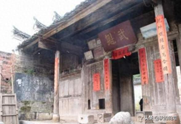 广西桂林兴安灵渠，是世界上最古老的运河之一，著名景点：水街