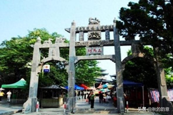 广西桂林兴安灵渠，是世界上最古老的运河之一，著名景点：水街