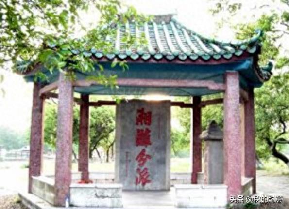 广西桂林兴安灵渠，是世界上最古老的运河之一，著名景点：水街