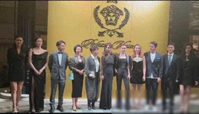​何超莲何猷君关系破冰，出席活动靠着站，不需要何超云当和事佬