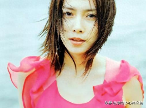 《我不是结不了婚，只是不想》40岁女人有着明确不结婚态度。
 