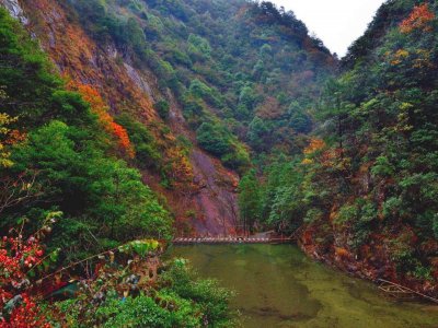 ​杭州一座治愈系的后花园，有“江南小九寨沟”美誉，平均气温17℃