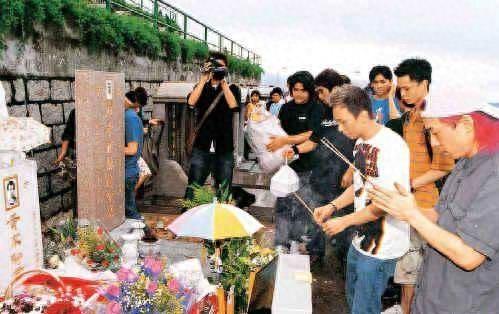 探访摇滚巨星黄家驹墓地，09年曾遭破坏，黄家强叶世荣常祭奠！