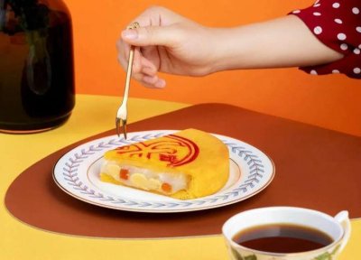 ​热卖4年的大月饼又来了，直径15厘米比脸还大，配方全新升级8层馅料