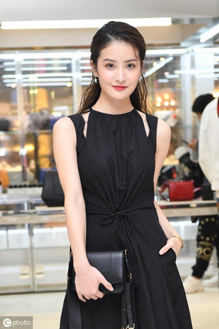 90后美女演员——赖雨濛个人相册