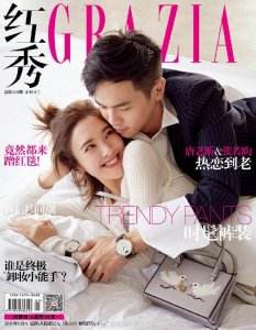 ​张若昀唐艺昕七夕写真 紧紧相依甜蜜笑容幸福满满