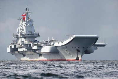 ​中美俄航母排水量对比：美国11.2万吨，俄6.7万吨，辽宁舰6.5万吨
