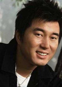 ​27岁爆红的满文军，40岁与二婚富婆入狱，今51岁成学校校长