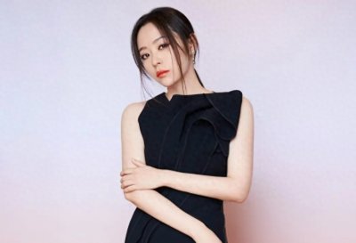 ​张靓颖离婚净身出户，被前夫卷走6亿，与其曾相爱15年