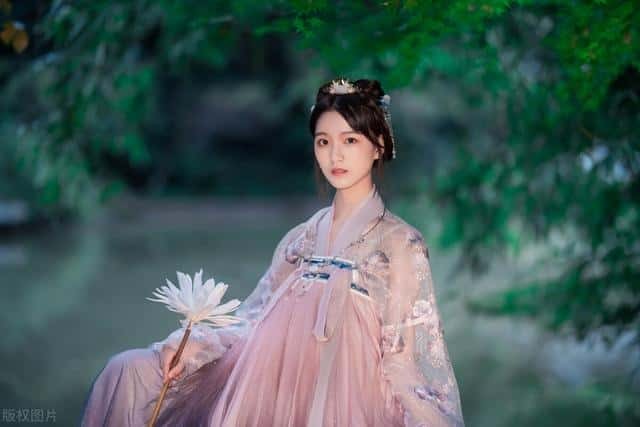 上帝最宠爱的星座排名（男生公认最漂亮的星座女）