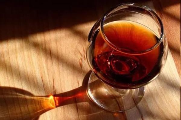 红酒打开多久不能喝了 红酒热量高吗