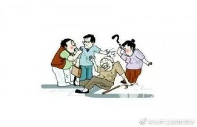 ​遇到跌倒的老人，到底
