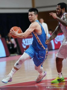 ​让我们一起来看看篮球运动员：方硕高大威猛帅气十足！