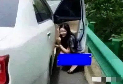 ​辣眼睛！女子在高速公