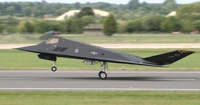 ​暗夜凶鹰：F-117隐身攻击