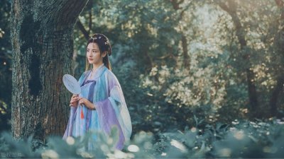 ​《鹿鼎记》之阿珂：美貌之下的憨傻女子，是个可气之人