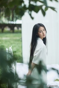 ​张婉儿分享《无尽的尽头》剧组日常笑容灿烂洋溢着青春的气息