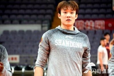 中国男篮红队公布大名单 山东两将“落选”各有原因