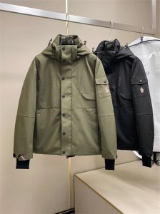 ​Fendi 芬迪户外系列羽绒服外套，轻盈又保暖