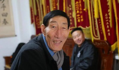 ​中国巨人鲍喜顺：18岁1米九，57岁不顾医生反对执意生子