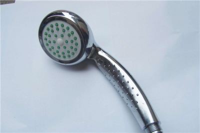 ​淋浴头关了还滴水怎么