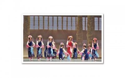 ​《火之迷恋》在现代社会多种诱惑下，该如何教育自己的女儿？