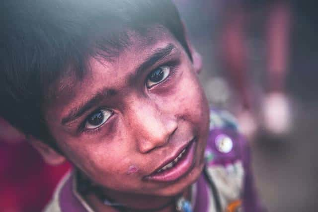 《童年创伤会影响人的一生》（有童年创伤的人最常见的特征）