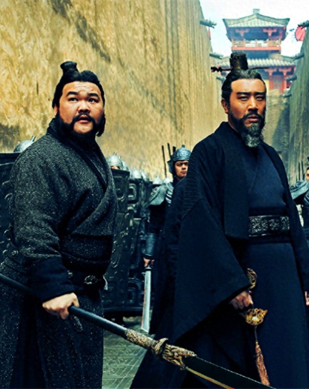 刘涛、吴秀波《军事联盟》剧照，李晨首演一国之君