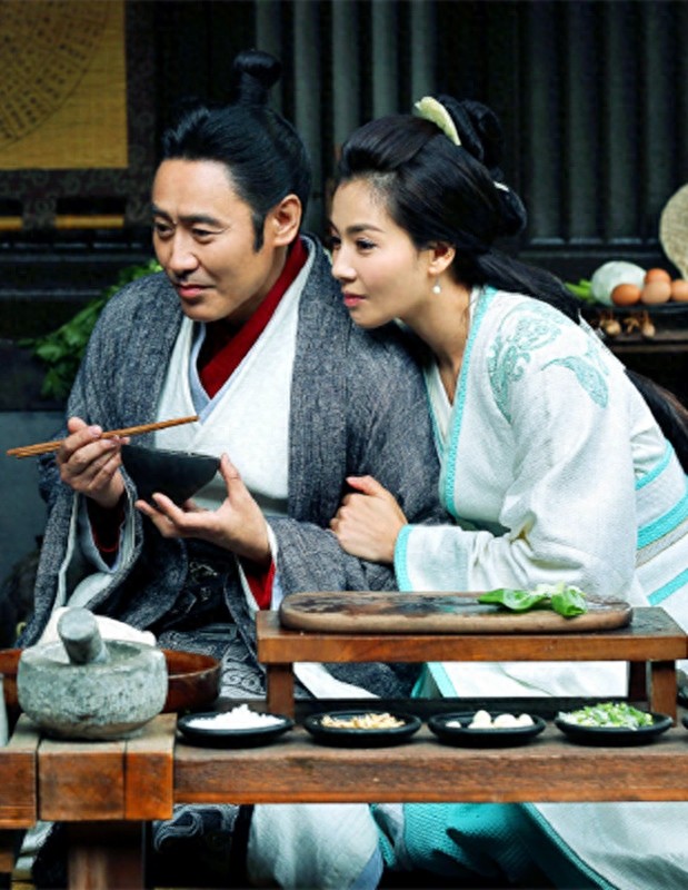 刘涛、吴秀波《军事联盟》剧照，李晨首演一国之君