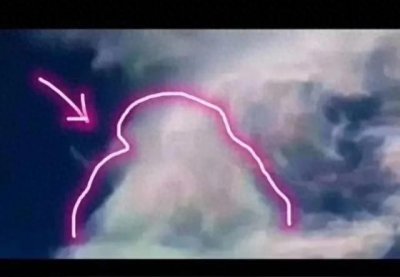 ​梦参老和尚圆寂时，天空祥云变幻莫测，这一幕太神奇了！必看！