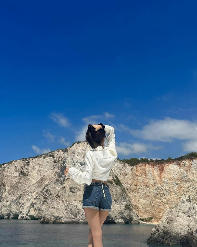 我的妈呀!这个身材!Lisa穿泳装遭曝光