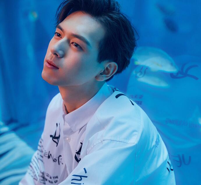 李现被鱼亲吻 这条鱼让粉丝们妒忌李现是在哪里被鱼亲吻