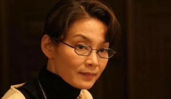 65岁潘虹近照，隐瞒了20年的才子前夫，是他